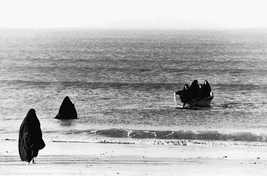 © Shirin Neshat, Rapture, 1999, video still - Barbara Gladstone Gallery